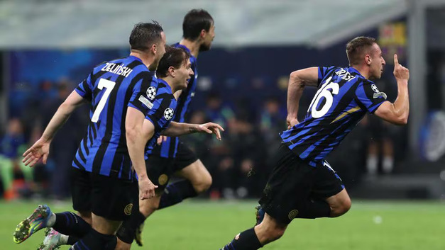 Inter Milan players celebrate the winning goal against Barcelona during the UEFA Champions League semi-final at San Siro ( Photo courtesy of UEFA )