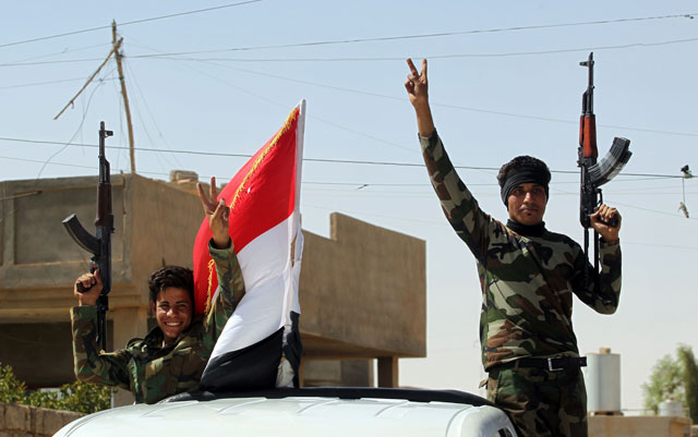 Iraqi government forces celebrate in the town of Sharqat, around 80 kilometres south of the city of Mosul, on Friday, the day after they recaptured the northern city from Daesh militants (AFP photo)