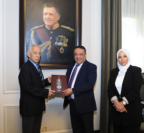 Royal Court Chief Yousef Issawi on Sunday meets the Chairman of the Board of Directors of the Jordan Post Company Sami Kamel Daoud (Petra photo)