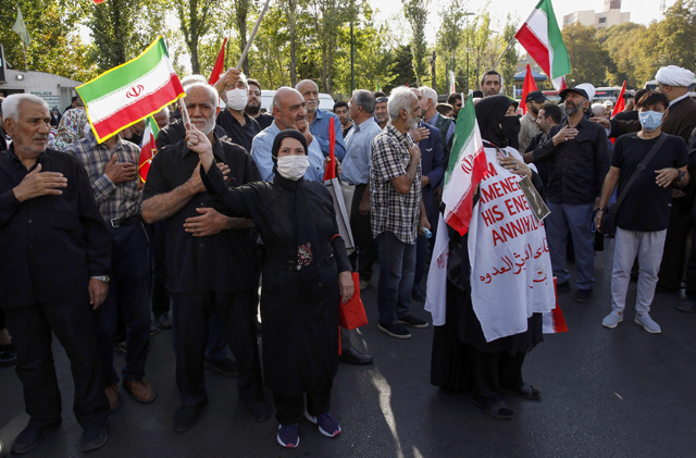 Iranians take part in a pro-government rally in Tajrish Square north of Tehran, on Wednesday (AFP photo)