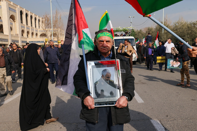 A man holds a portrait of slain Iranian commander Qassem Soleimani on Friday in the Iranian capital Tehran (AFP photo)