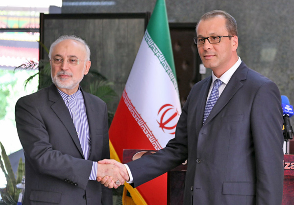 This handout photo released by the Atomic Energy Organisation of Iran on Sunday shows the head of the organisation Ali Akbar Salehi (left) shaking hands with Acting Director General of the International Atomic Energy Agency  Cornel Feruta during their meeting in Tehran  (AFP photo)