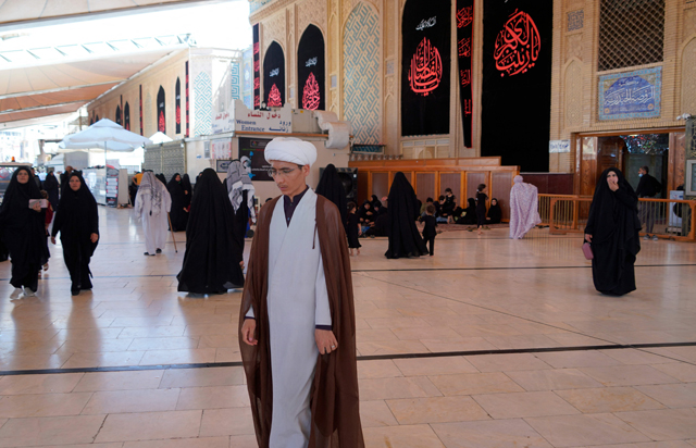 Sheikh Qorban Ali walks in the Imam Ali shrine in Iraq’s central holy shrine city of Najaf on Saturday  (AFP photo)