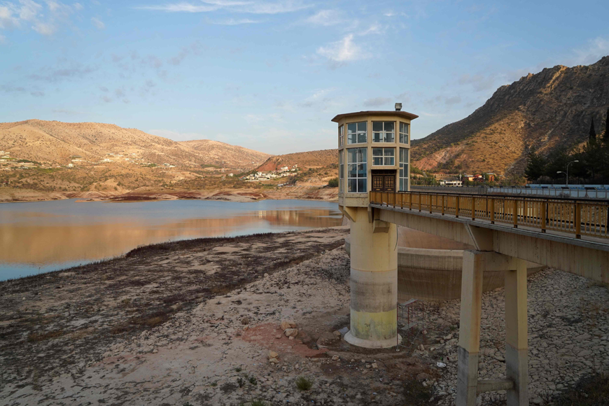A view of the receding water level at the Dohuk Dam, in the northern Iraqi city of Dohuk in the autonomous Kurdish region, on Sunday (AFP photo)