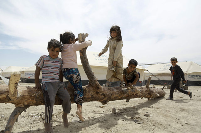 Iraqi refugees, who fled the northern province of Nineveh following the advance of Daesh militants, are seen in a refugee camp in Al Hawl, located some 14km from the Iraqi border in Syria’s northeastern Hassakeh province, on Tuesday (AFP photo)