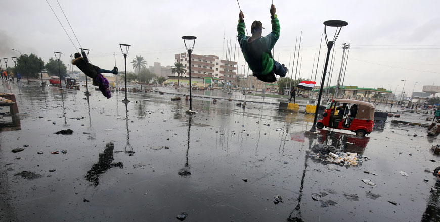 Iraqi protesters use makeshift swings on Mohammad Al Qasim highway in east Baghdad on Wednesday (AFP photo)
