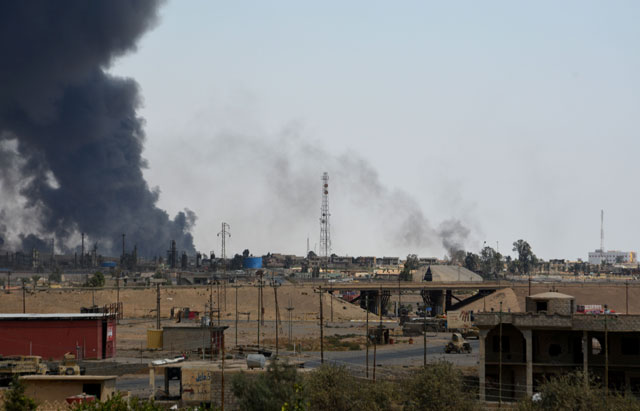 A general view shows smoke rises from the Qayyarah on Wednesday, as Iraqi forces took key positions in the centre of the city, officials said, on the second day of an operation to recapture the northern town from militants (AFP photo)