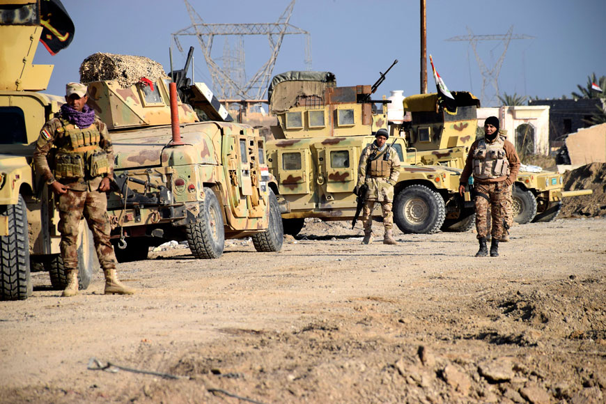 Iraqi soldiers advance their position in northern Ramadi, 115 kilometres west of Baghdad, Iraq, Monday (AP photo)