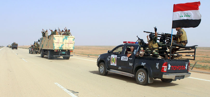 Iraqi government forces and local tribal fighters drive on the highway between the city of Ramadi and the town of Rutba as they take part in an operation to retake Rutba from the Daesh terror group on Monday (AFP photo)