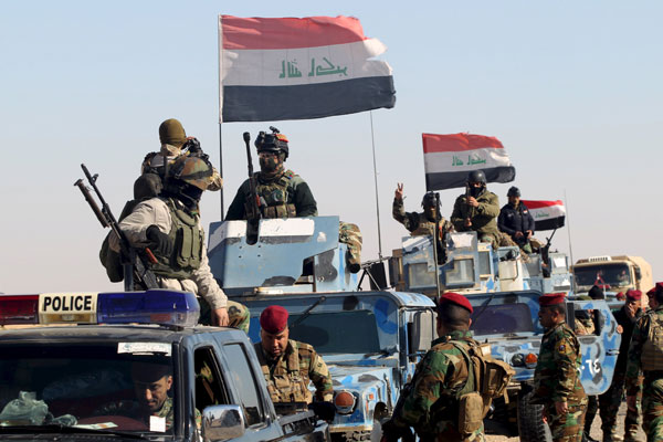Members of Iraqi security forces are deployed at the border between Iraq and Saudi Arabia on Wednesday (Reuters photo)