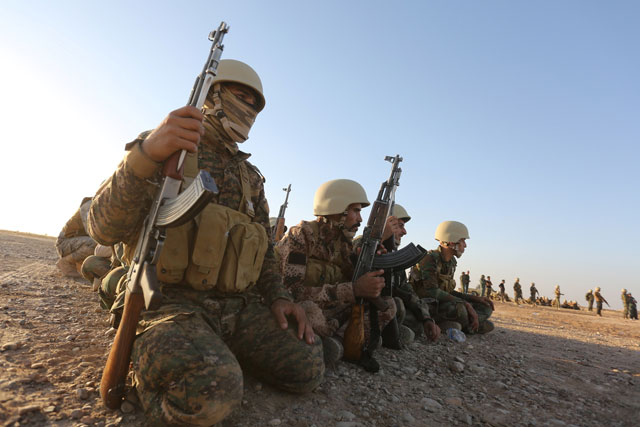Shabak fighters undergo training before the upcoming battle to recapture Mosul in Diyala province, Iraq, on Monday (Reuters photo)