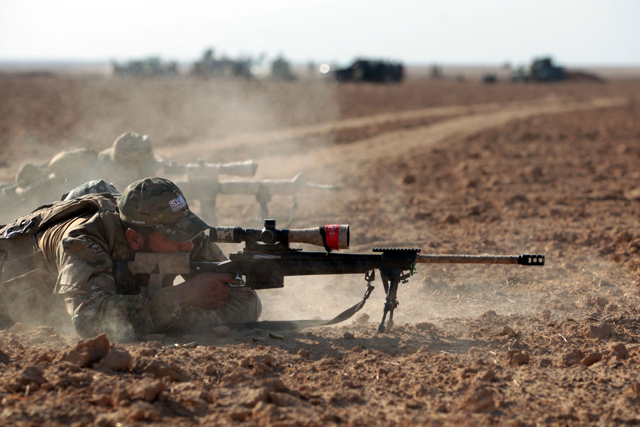 Shiite fighters from the Hashed Al Shaabi (Popular Mobilisation) paramilitary forces fire towards enemy position as they advance towards the Iraqi town of Shwah, west of Mosul, on Sunday, during an ongoing operation against Daesh extremists (AFP photo)