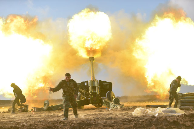 A member of Hashid Shaabi or Popular Mobilisation Forces  fires towards Daesh positions in west of Mosul, Iraq,   on Thursday (Reuters photo)