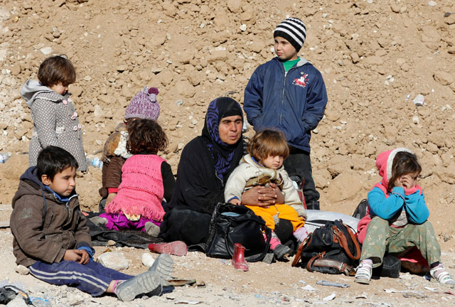 Displaced Iraqi people fleeing the Daesh stronghold of Mosul gather in the town of Bartella, east of Mosul, Iraq, on Thursday (Reuters photo)