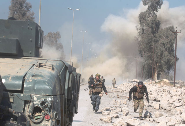Smoke billows as Iraqi forces attack Mosul airport during an offensive to retake the western side of the city from Daesh extremists on Thursday (AFP photo)