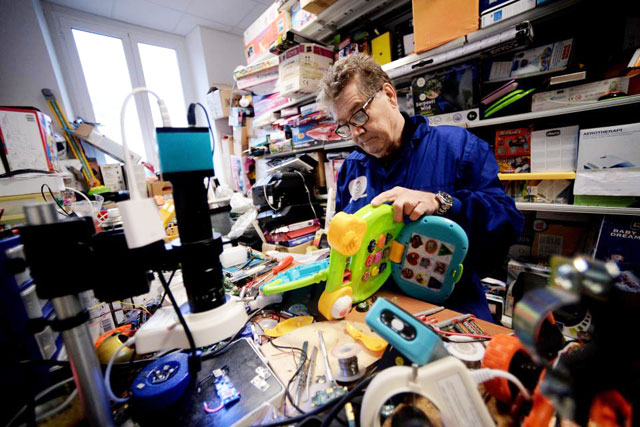 Aid worker Guido Pacelli, a.k.a. Guido Aggiusta Giocattoli, ‘Guido the toy fixer’, on December 19 in Rome (AFP photo)