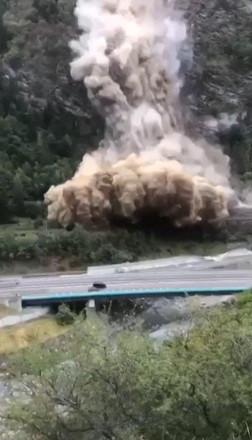 This video grab obtained by UGC video on Monday shows a spectacular rockslide in the Maurienne valley of the French Alps after a heatwave followed by heavy rain has led to the suspension of rail and HGV traffic on a major route between France and northern Italy (AFP photo)
