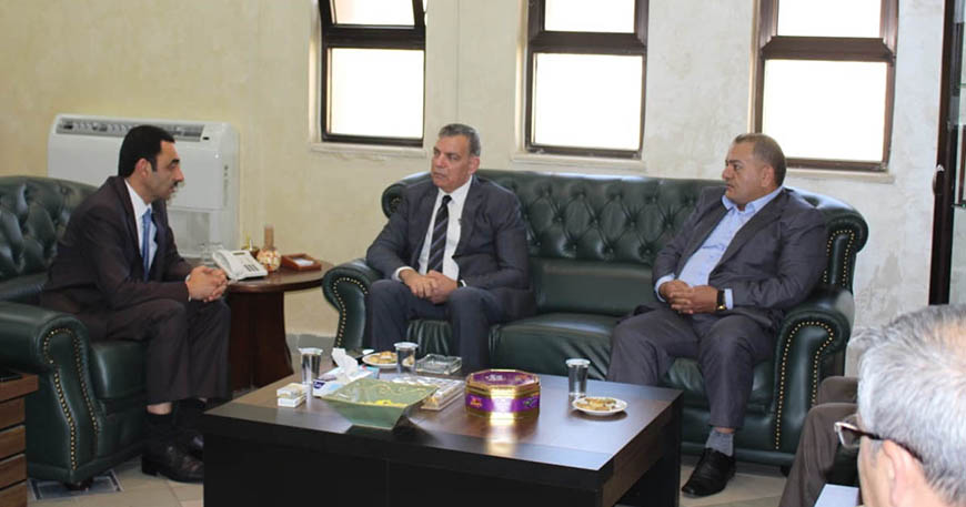 Health Minister Saad Jaber visits the Jordan Food and Drug Administration to review its strategic stock of medicines as well as the procedures provided by JFDA technical and regulatory personnel regarding medical supplies (Petra photo)