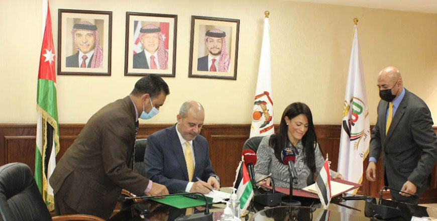 Minister of Industry, Trade and Supply Yousef Shamali and Egyptian Minister of International Cooperation Rania Mashat at the ministerial follow-up committee for the Joint Higher Jordanian-Egyptian Committee's 29th session on Thursday (Petra photo)