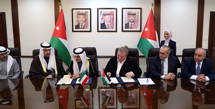 Minister of Planning and International Cooperation Zeina Toukan and Director General of the Kuwait Fund for Arab Economic Development Waleed Shumlan Al Bahr, sign on Monday two agreements to finance the third phase of the General Education Infrastructure Project and the Roads and Bridges Rehabilitation Project (Petra photo)