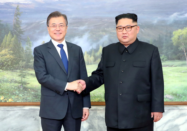 South Korean President Moon Jae-in shakes hands with North Korean leader Kim Jong-un during their summit at the truce village of Panmunjom, North Korea, in this handout photo provided by the Presidential Blue House on Saturday  (Reuters photo)