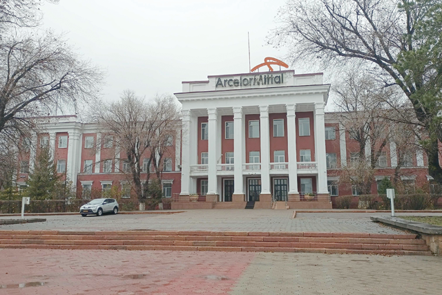 A car is parked outside the Kostyenko ArcelorMittal coal mine headquarters as a rescue operation continues following a mine fire in Karaganda, north-western Kazakhstan, on Sunday.  (AFP photo)
