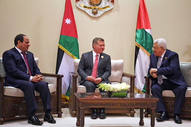 His Majesty King Abdullah meets with Egyptian President Abdel Fattah Al Sisi and Palestinian President Mahmoud Abbas on the sidelines of the Arab summit at the Dead Sea on Wednesday (AFP photo)