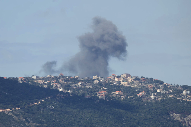 Smoke billows after an Israeli airstrike on the southern Lebanese village of Sejoud on March 22, 2025 (AFP photo)