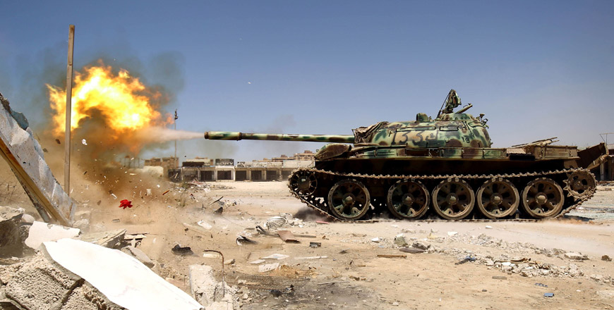  Members of the Libyan National Army, also known as the forces loyal to Marshal Khalifa Haftar, fire a tank during fighting against fighters in Benghazi’s Al Hout market area on Saturday (AFP photo)