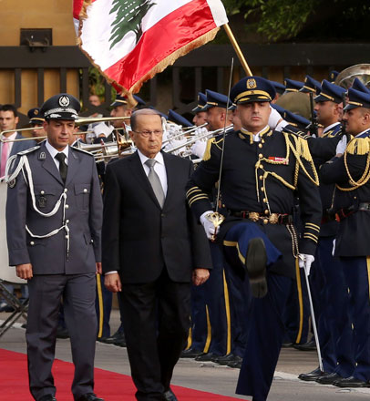 Lebanese President-elect Michel Aoun walks on the red carpet past an honour guard as he arrives at the presidential palace in Baabda, east of Beirut, on Monday, after he was elected,  ending a political vacuum of more than two years (AFP photo)