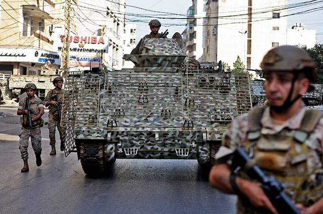 Lebanese army soldiers patrol the clashes area in the southern suburb of the capital Beirut, on Thursday (AFP photo)