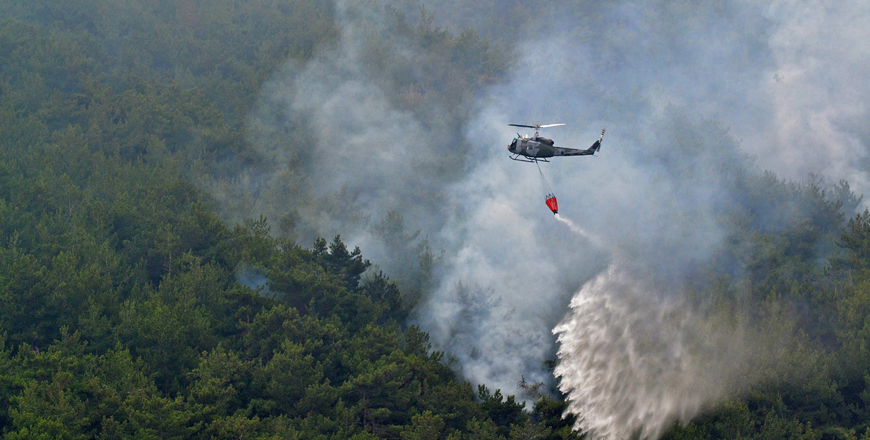 A firefighting helicopter drops water on the Batramaz forest fire in Lebanon’s northern district of Minie-Danniye, on Wednesday  (AFP photo)