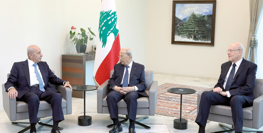 This handout photo provided by the Lebanese photo agency Dalati and Nohra shows Lebanon’s President Michel Aoun (centre) during a meeting with Prime Minister Najib Mikati (right) and parliament Speaker Nabih Berri at the presidential palace in Baabda, east of the capital, on Monday (AFP photo)