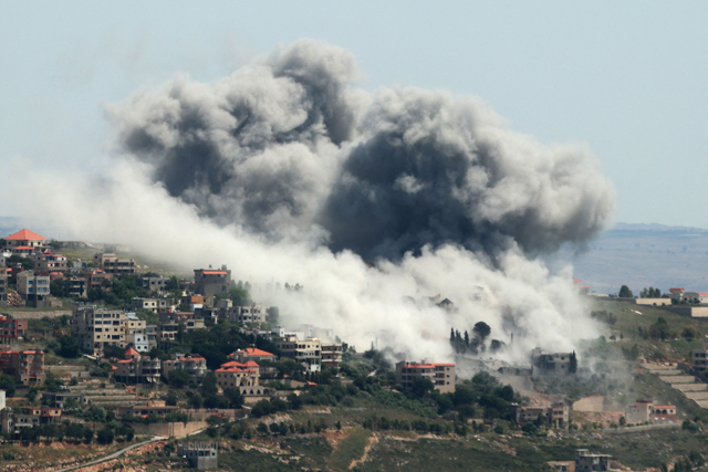Smoke billows from the site of an Israeli airstrike on the southern Lebanese village of Khiam near the border on Wednesday  (AFP photo)