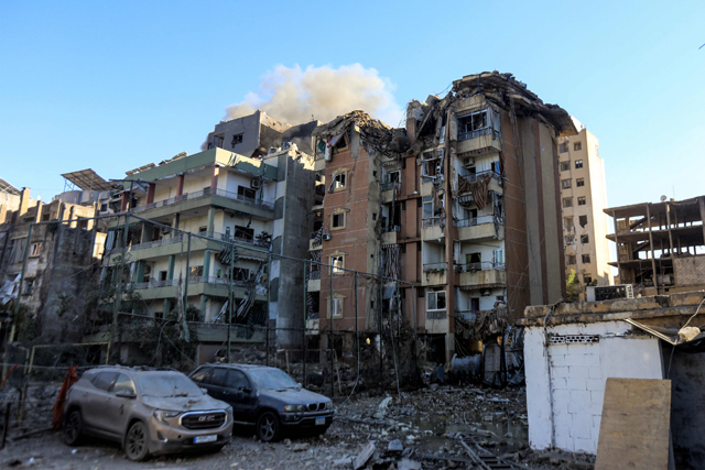 Smoke billows from a building that was targeted by an Israeli air strike in Beirut's southern suburb of Shayah on Tuesday, amid the ongoing war between Israel and Hizbollah (AFP photo)