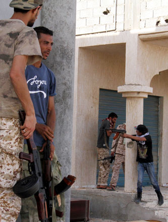 Forces loyal to Libya’s UN-backed unity government clash with militants in the city of Sirte, 450 kilometres east of Tripoli, during an operation to recapture the city from the Daesh terror group, on Sunday (AFP photo)