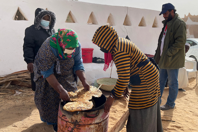 Libyan women bake flatbread near the Libyan town of Ghadames, a desert oasis some 650 kilometres southwest of the capital Tripoli on Friday (AFP photo)
