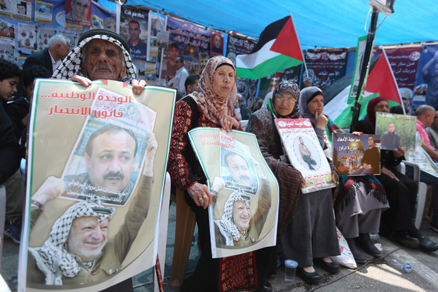 Palestinians stage a protest to show solidarity with detainees on hunger strike held at Israeli prisons in Ramallah, West Bank, on Monday (Anadolu Agency photo)