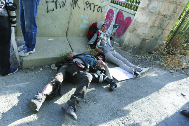 Press members wounded by Israeli forces’ tear gas and plastic bullet attack during a demonstration to show solidarity with hunger striking Palestinian prisoners held in Israeli prisons, in Betlehem, West Bank, on April 04 (Anadolu Agency photo)