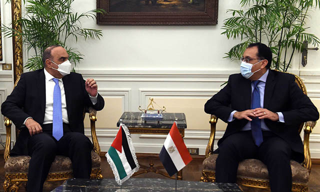 Prime Minister and Minister of Defence Bisher Al Khasawneh meets with Egyptian Prime Minister Mustafa Madbouly in Cairo on Thursday (Petra photo)