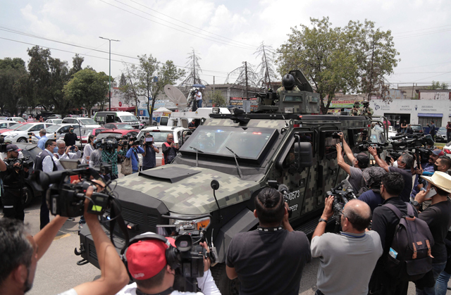Members of the Mexican army arrive at the facilities of the Reclusorio Norte where ex-attorney general Jesus Murillo Karam is appearing in court over the disappearance of 43 students from the Ayotzinapa normal school, in Mexico City, on Wednesday (AFP photo)