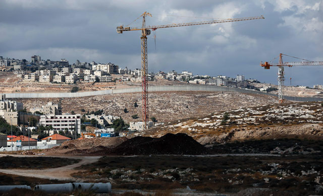 A general view taken on Friday shows Israeli construction cranes and excavators at a building site of new Jewish settlement units in the northern area of East Jerusalem (AFP photo)
