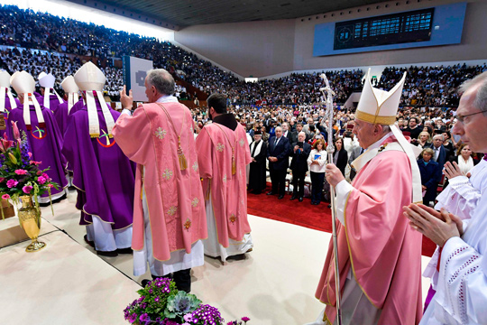 Pope Francis (right) celebrating a mass at the Prince Moulay Abdellah Sports Centre in the Moroccan capital Rabat on Sunday  (AFP photo)
