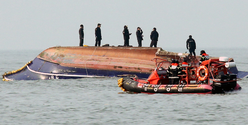 Moroccan navy rescued 21migrants while 45 others drowned when the ship capsized near Moroccan coast, on Friday (AFP photo)