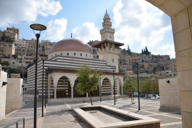 Worshippers will be allowed to attend Friday prayer in the mosques on foot between 11:40am and 12:40pm, Awqaf Minister Mohammad Khalaileh announced on Thursday  (JT file photo)