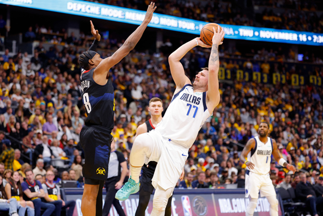 Luka Doncic #77 of the Dallas Mavericks shoots the ball against the Denver Nuggets during the third quarter during the NBA In-Season Tournament at Ball Arena on Saturday, Colorado (AFP photo)