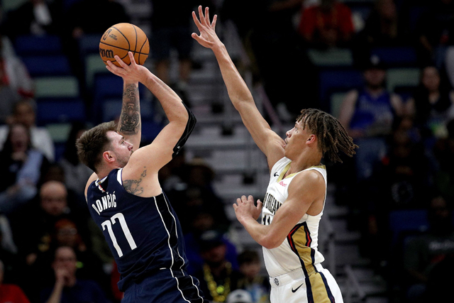 Luka Doncic #77 of the Dallas Mavericks shoots over Dyson Daniels #11 of the New Orleans Pelicans during the first quarter at Smoothie King Centre on Monday in New Orleans, Louisiana (AFP photo)