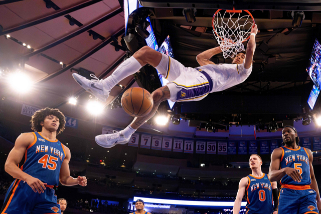Jaxson Hayes #11 of the Los Angeles Lakers dunks against Jericho Sims #45 of the New York Knicks during their game at Madison Square Garden on Saturday in New York City (AFP photo)