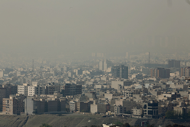 In this file photo taken on November 13, 2019, a general view taken from western Tehran shows a blanket of brown-white smog covering the city as heavy pollution hit the Iranian capital (AFP photo)