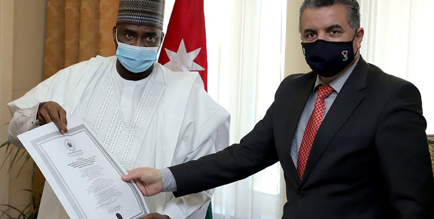 Secretary General of the Foreign Ministry Yousef Bataineh receives a copy of the credentials of the newly appointed Nigerian ambassador to Jordan, Farouk Malami Yabo on Thursday (Petra photo)